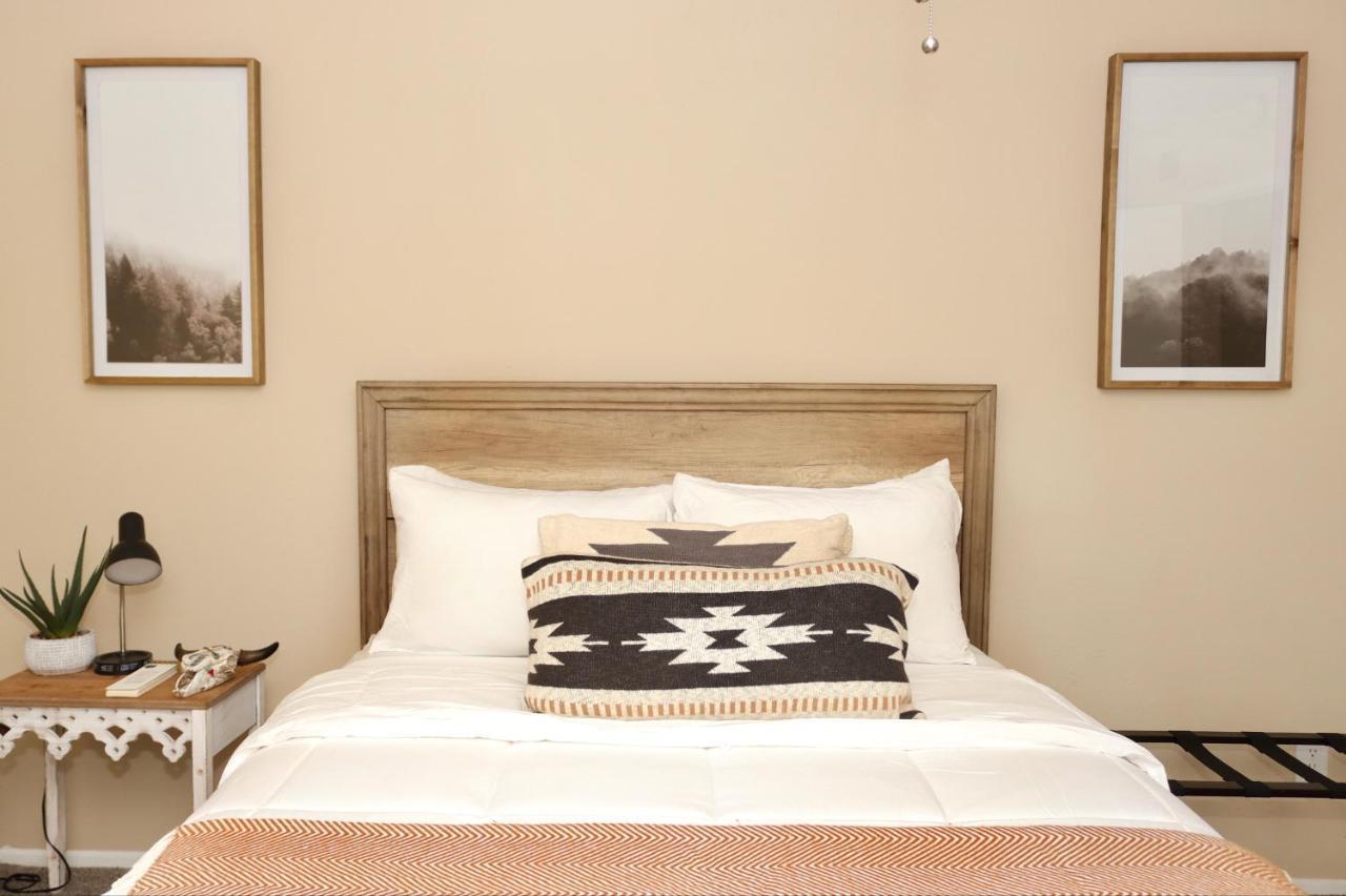 Chic Boho Cottage -Self Check In, Fully Furnished, & Free Parking Houston Eksteriør bilde